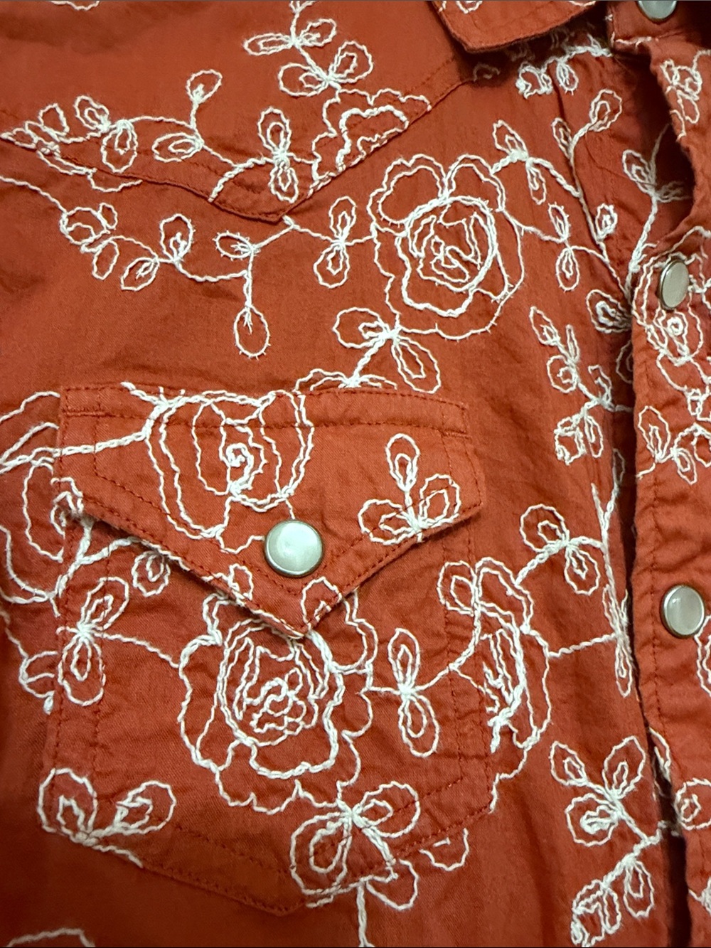 Ariat Floral Embroidered Button-Down Shirt Pearl Snap Rodeo Cowgirl Clay Red - Picture 4 of 5